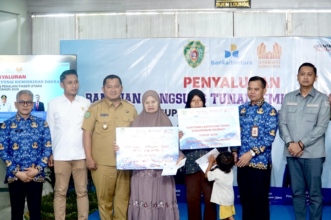Bupati PPU Serahkan Secara Simbolis BLT Kemiskinan Daerah Tahun 2026