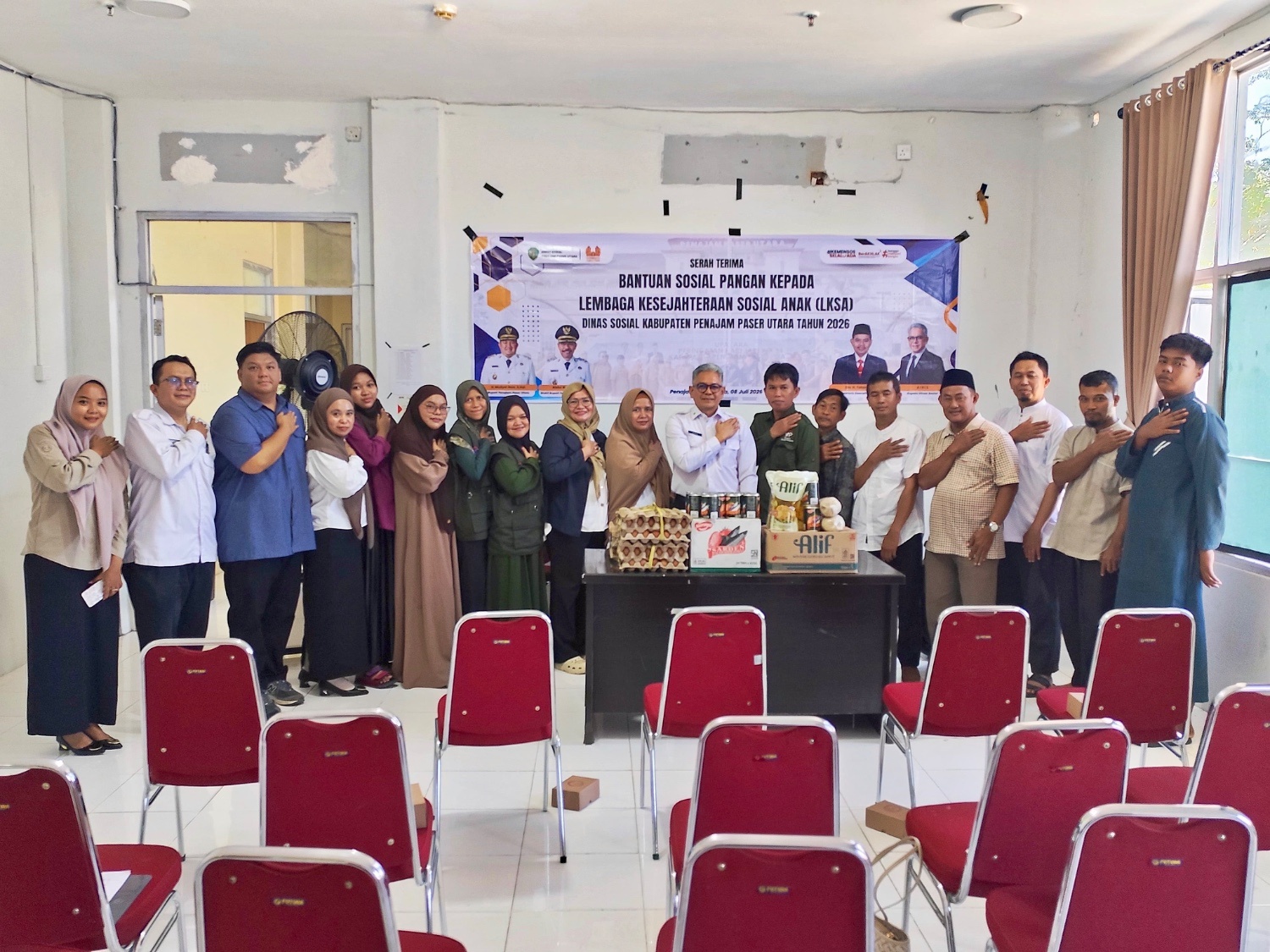 Dinas Sosial PPU Salurkan Bantuan Sosial Pangan kepada Enam LKSA